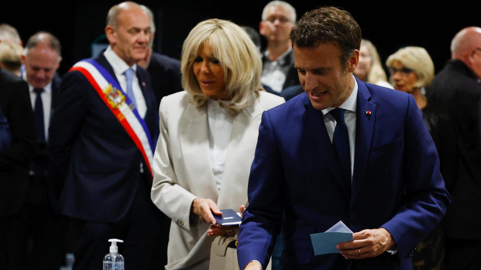Wahlen in Frankreich: Macron und Le Pen haben ihre Stimmen abgegeben