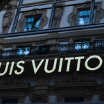 Army of masked robbers enter Louis Vuitton, steal over $104K of merchandise in minutes