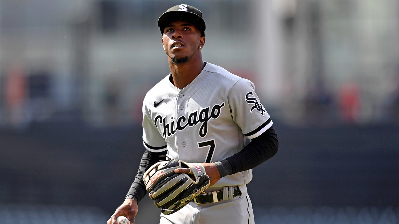 Chicago White Sox's Tim Anderson suspended one game after flipping off fans