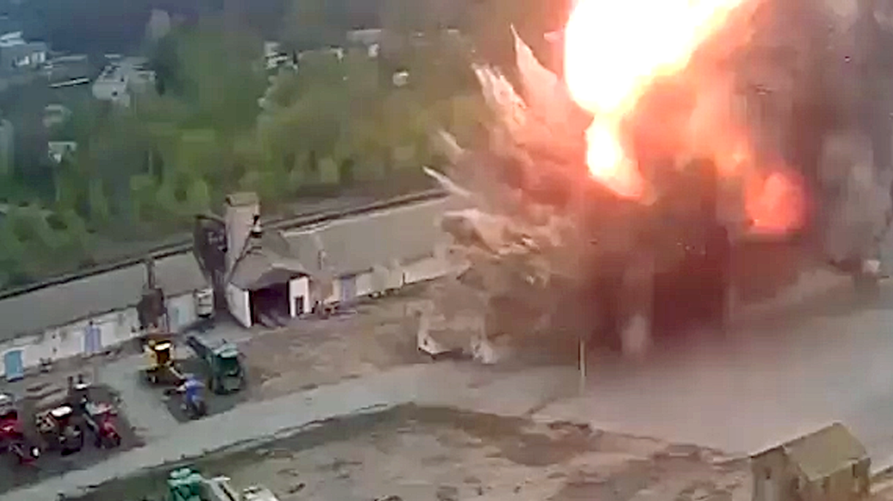 ++ News zum Ukraine-Krieg ++ Rund 800 Zivilisten harren offenbar in Chemiefabrik aus
